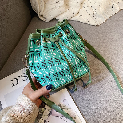 

Fashion simple temperament bucket bag female 2019 new Korean version of personality printing casual wild shoulder Messenger bag