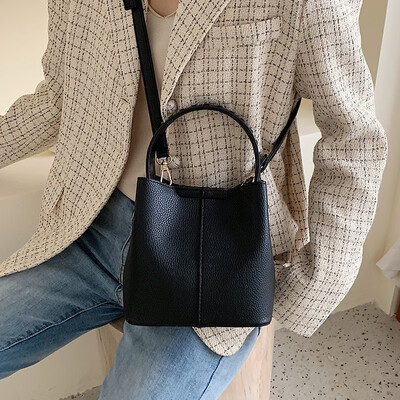 

Portable bucket bag female 2019 new Korean version of the simple wild shoulder bag chic fashion retro Messenger bag