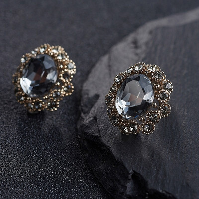 

Temperament Oval Crystal Stud Earrings Vintage Womens Earrings