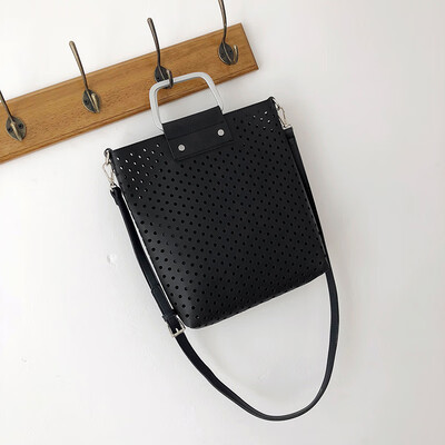 

Summer new hollow large-capacity bag female 2019 new wave wild single shoulder slung fashion portable tote bag