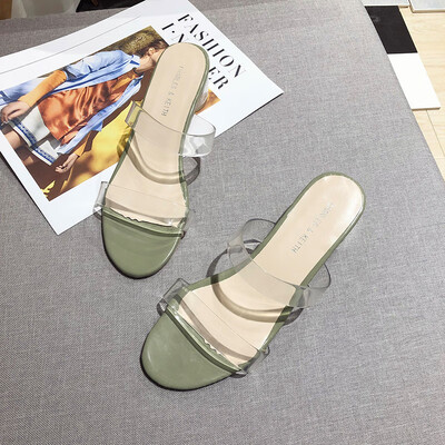 

Transparent sandals female summer 2019 European&American temperament Joker simple thick with sexy toes with crystal slippers