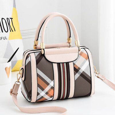 

Bag female 2019 spring&summer new embroidered handbag cool fashion handbags pillow bag wholesale
