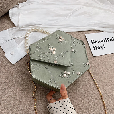 

Bag female bag new 2019 slung summer new Korean version of the wild shoulder fashion chain portable lace pouch