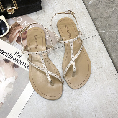 

Student girls wear Korean version of simple sandals riveted beaches Roman shoes Sen womens sandals outside summer