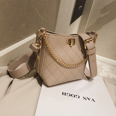 

Senior sense small bag female 2019 new wave rhombic embroidered line hand bag shoulder bag fashion texture diagonal bucket bag
