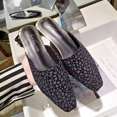 

In the summer of 2019 the new Korean version of semi-slippers square head wave point flat heel flat bottom Muller wore lazy Int