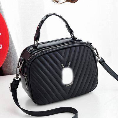 

Korean version of the 2019 spring&summer new embroidered line shoulder diagonal package cool fashion casual ladies small square bag