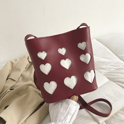 

2019 new casual temperament shoulder bag fashion little fairy hollow heart Messenger bag simple wild bucket bag