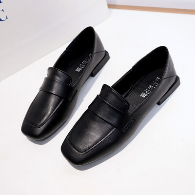 

Small black leather shoes women 2019 spring new ins English wind square thick documentary shoes retro Joker work shoes