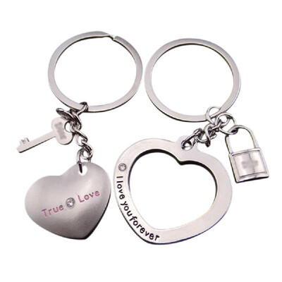 

RCMOMENT Fashion Sweethearts Metal Key Chain Women & Men Letters Key Ring Pendant Valentines Day Gift