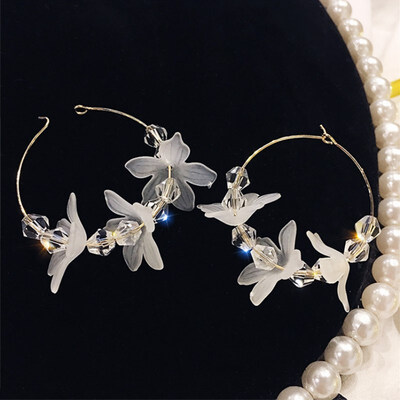 

EK178 Korean Temperament Acrylic Flower Earrings Jewelry Metal Circle Hollow Sweet Crystal Bead Earrings for Women Girl Gift