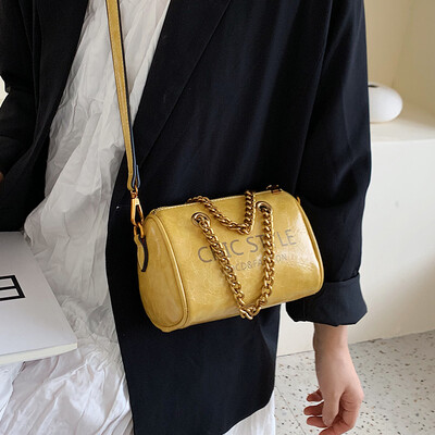 

New small bag female 2019 new wave Korean version of the wild portable Messenger bag shoulder pillow bag fashion cylinder bag