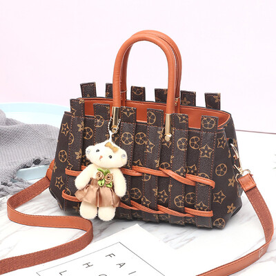 

2019 spring new one-shoulder female bag color stripes European&American fashion handbags ladies handbags