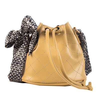 

2019 new one-shoulder small bag female tide Korean version of the mini chain small square bag wild rivet wide shoulder strap Messenger bag