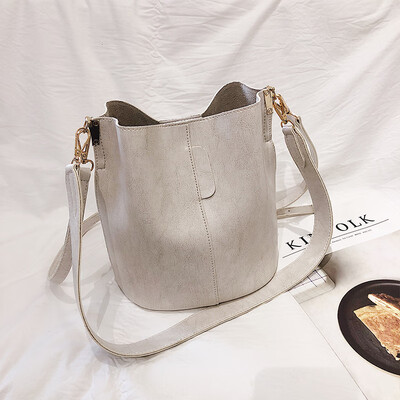 

Retro bag female 2019 new Korean fashion casual texture wild wide shoulder strap billiard Messenger bucket bag