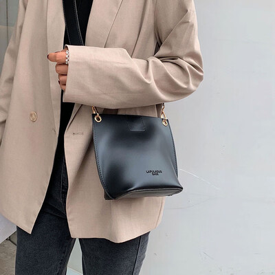 

Foreign air small bag female 2019 new wave Korean version of the wild texture Messenger bag retro fashion shoulder bag bucket bag