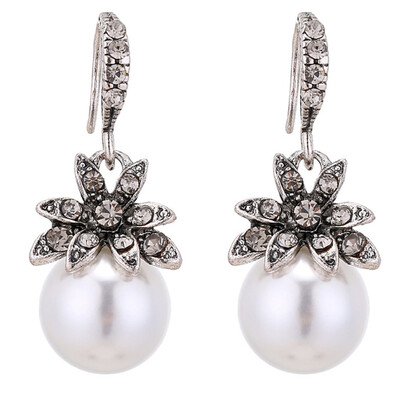 

Retro Fashion Sun Flower Shine Diamond Pearl Earrings