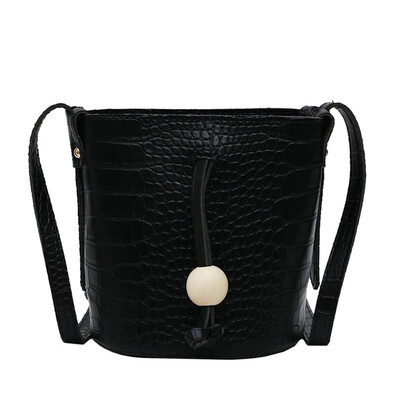 

Summer personality fashion bright skin girl heart bag female creative heart-shaped patent leather glossy chain slanting small bag tide