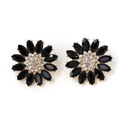 

2019 Fashion simple Flower crystal Stud Earrings For Women Chic Statement Jewelry Boho Crystal Earrings For Girls
