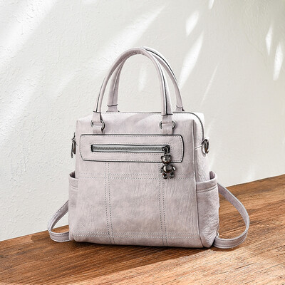 

In summer the new shoulder bag the Korean version of the handbag the fashion girl bag the backpack with one shoulder one shou