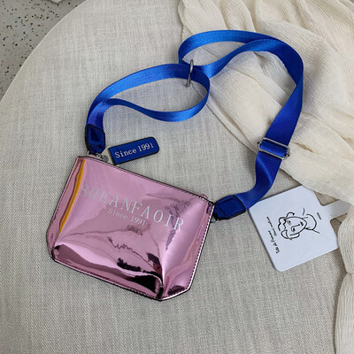 

New small bag female 2019 new wave Korean fashion wild Messenger bag ins chest bag laser shoulder pocket