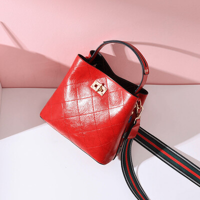 

Bao Bao Female Fashion Summer Qingxin Diagonal Ins Baitao Xiaoxiang Ling Ge Bucket Packing Texture&Ocean