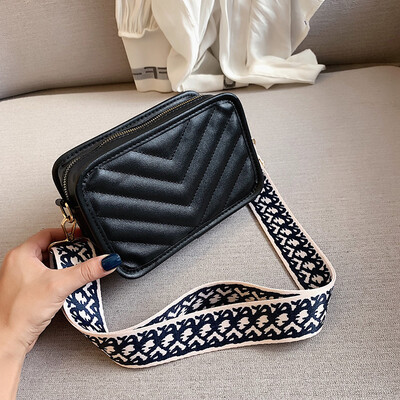 

2019 new fashion simple&versatile hit color broadband bag female chic personality V word embroidery line shoulder Messenger bag