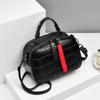 

On the new female spring style the quality of the bag is stylish&the womens bag with a single shoulder is full of foreign ai