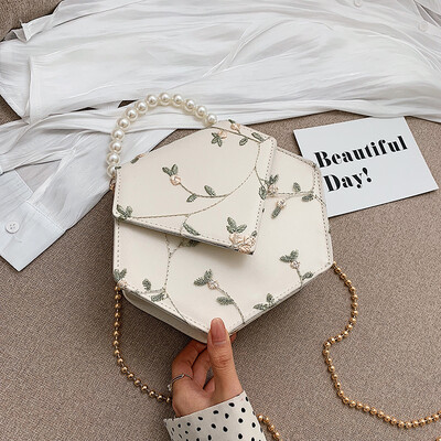 

Bag female bag new 2019 slung summer new Korean version of the wild shoulder fashion chain portable lace pouch