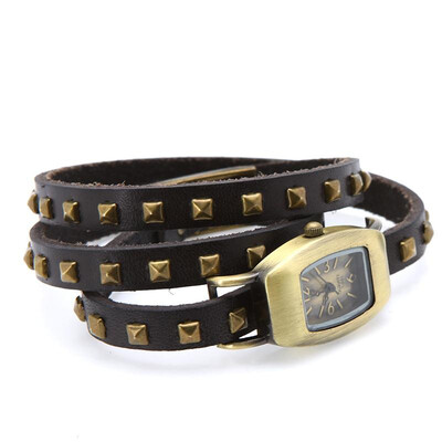 

Womens Vintage Rivets Bracelet Wrist Watch