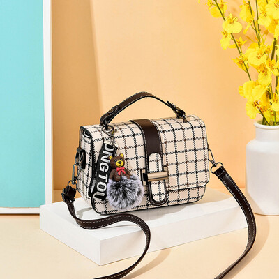 

The summer Korean version of the new little girls single shoulder oblique satchel is stylish&retro handbag