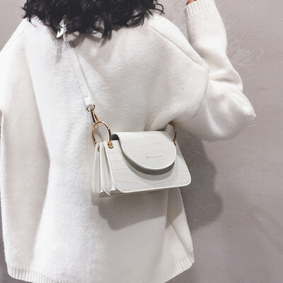 

French niche texture bag female 2019 new fashion high sense crocodile pattern wild shoulder slung small square bag