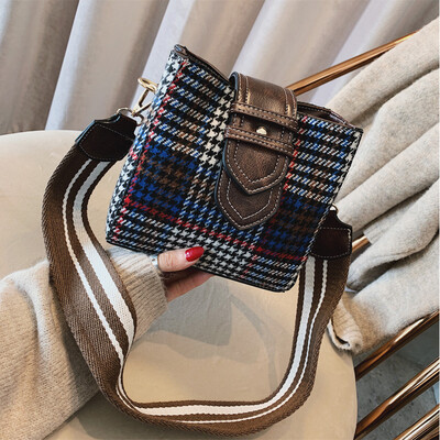 

Small bag woman 2019 new style Chaogang wind 100 wide shoulder belt bucket bag student plaid single shoulder oblique satchel bag