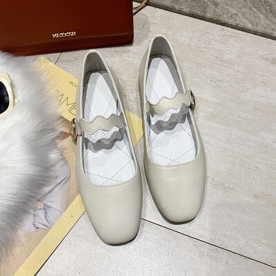 

One shoe girl early autumn Korean version 100 flat bottom shallow mouth with magic paste soft girl shoes tide shoes