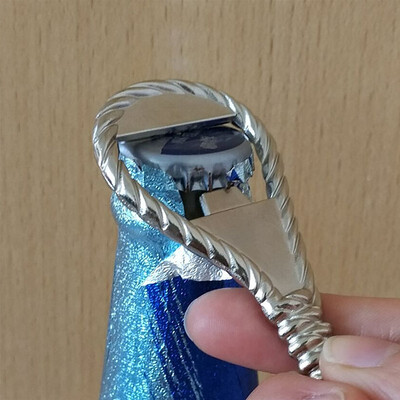 

LJ-108Tie-knot bottle opener