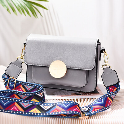 

2019 spring&summer new womens bag Korean version of the fashion simple small square bag cool shoulder shoulder Messenger bag cross-border