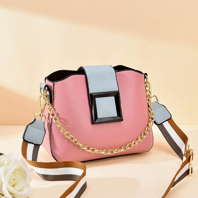 

On the new ladies summer fashion Joker Korean tide shoulder Messenger bag chain small square bag