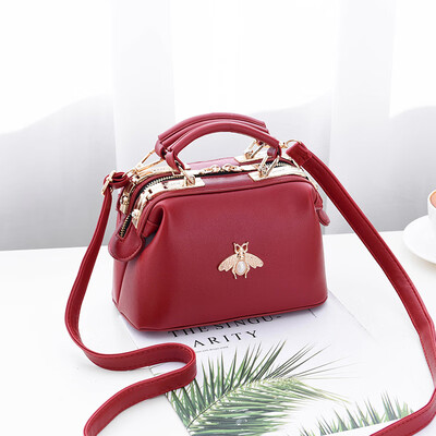

Female bag 2018 new bag female Korean version of the stereotype embroidery thread fashion handbags Messenger shoulder bag