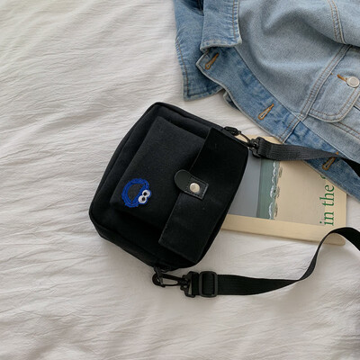 

Simple&versatile solid color temperament shoulder Messenger bag female 2019 new fashion cartoon cute canvas small square bag