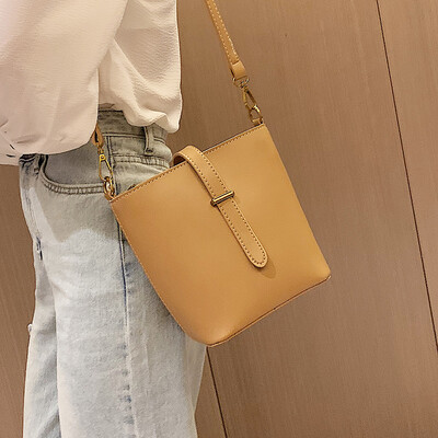 

Bucket bag female 2019 new Korean version of the girl simple versatile shoulder bag fashion student retro Messenger bag