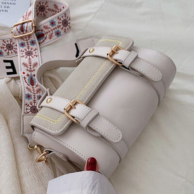 

French small crowdsourcing Joker slung bag 2019 Korean version of the new portable wide shoulder strap fashion bag