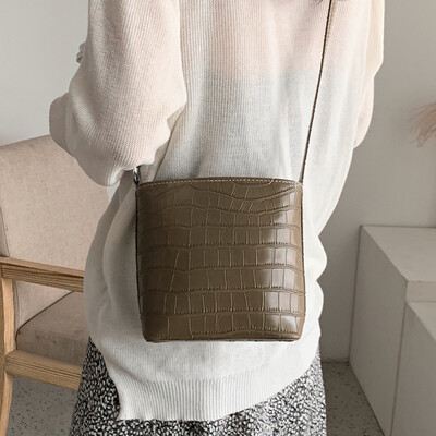 

Bucket bag female 2019 autumn new Korean students retro wild simple crocodile pattern shoulder Messenger bag