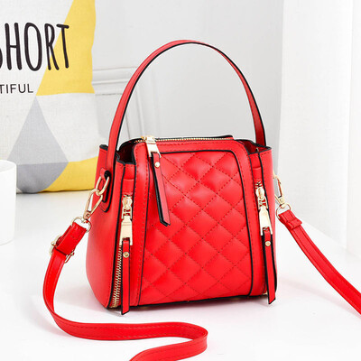 

2019 summer new single shoulder diagonal small bag Korean version of the cool fashion womens bag Messenger small square bag