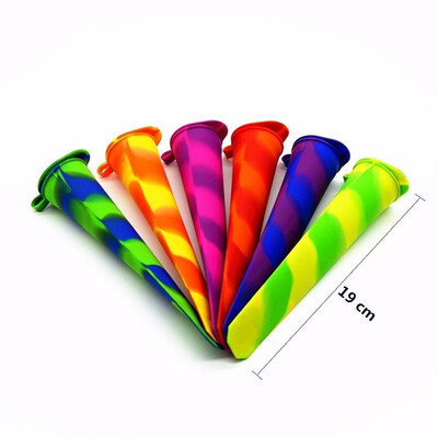 

1 Set Silicone Swirl Ice Pop Molds with Attached Lids