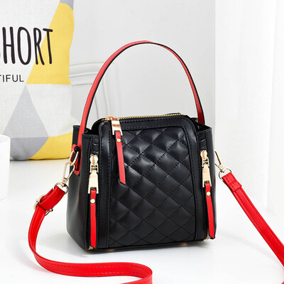 

2019 summer new single shoulder diagonal small bag Korean version of the cool fashion womens bag Messenger small square bag