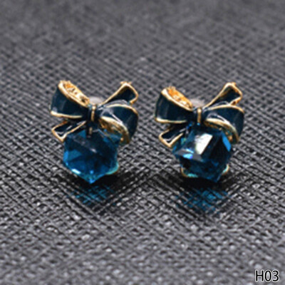 

Exquisite Earrings Jewelry Hollow Heart Zircon Drop Earrings Pearl Stud Earring Bow Crystal Ear Studs for Girl Women