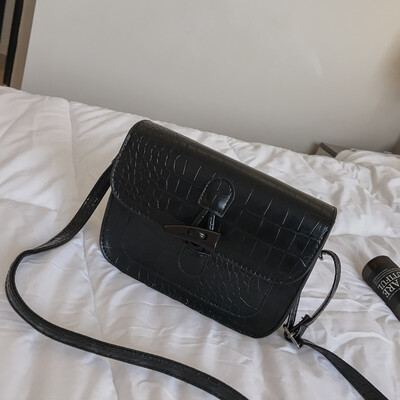 

Crocodile pattern saddle bag female 2018 new tide girl Sen small bag wild retro semi-circle bag shoulder Messenger bag