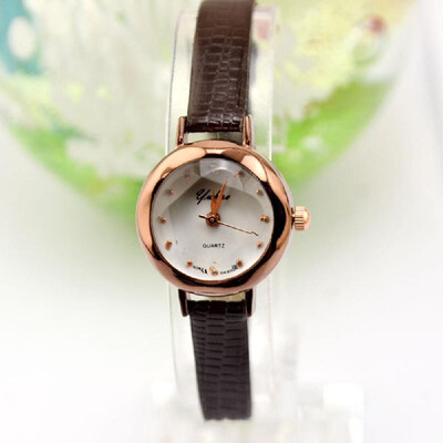 

Fashionable Vintage Women Quartz Watch Fashion Watches Wristwatch with PU Strap Band