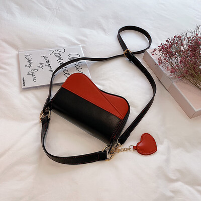 

2019 new fashion casual portable bag personality Joker Japanese&Korean girls on the new shoulder bag heart messenger bag