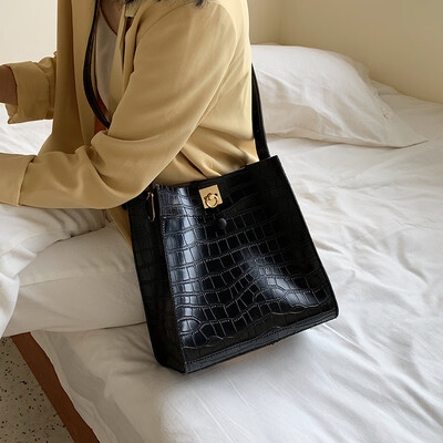 

Advanced sense bag female bag 2019 new fashion large capacity foreign gas shoulder bag wild ins popular crossbody bag